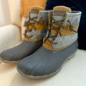 Gently worn Sperry Duckboots size 10 (women’s)